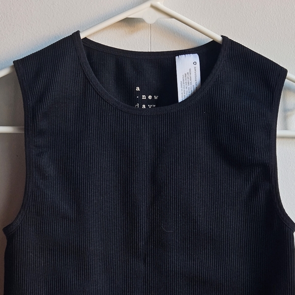A New Day Slim Fit Ribbed Crop Tank in Women's M - Picture 2 of 9